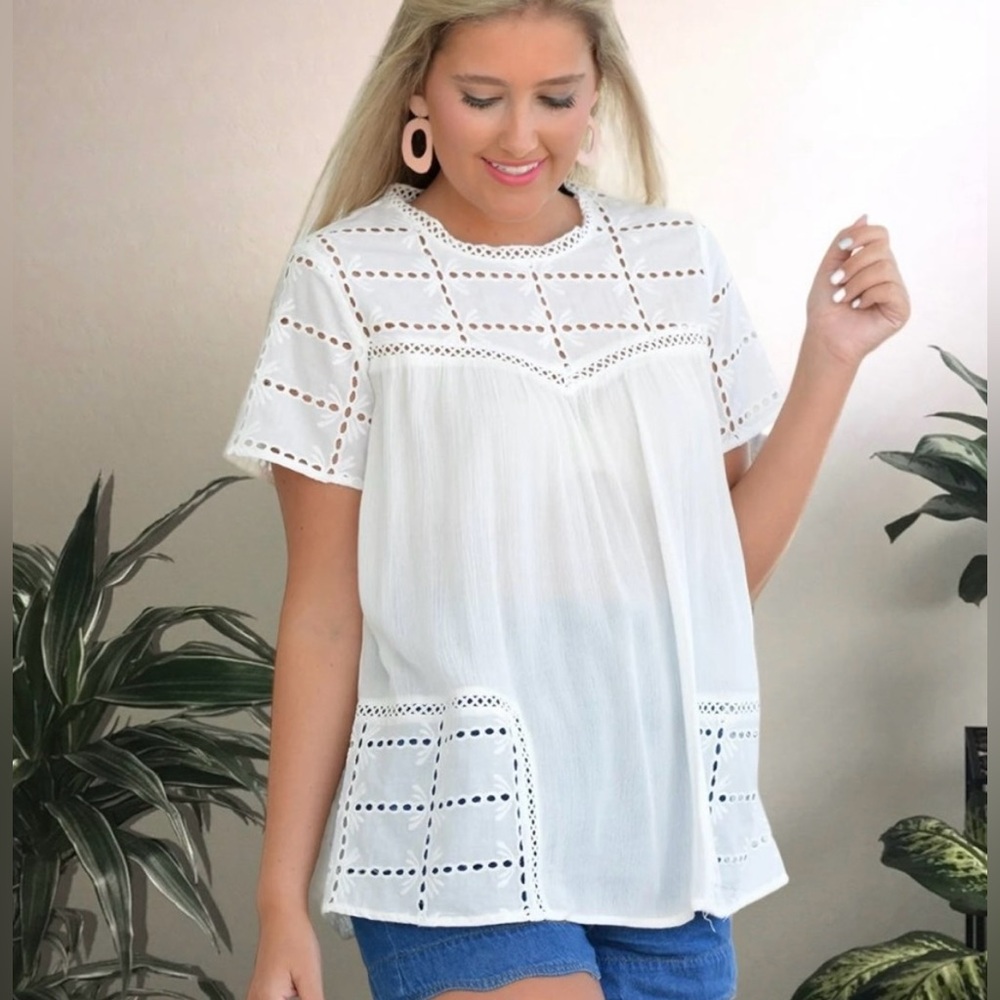 Doe & Rae by Anthropologie 🤍 Crochet Lace Eyelet Peasant Top EUC